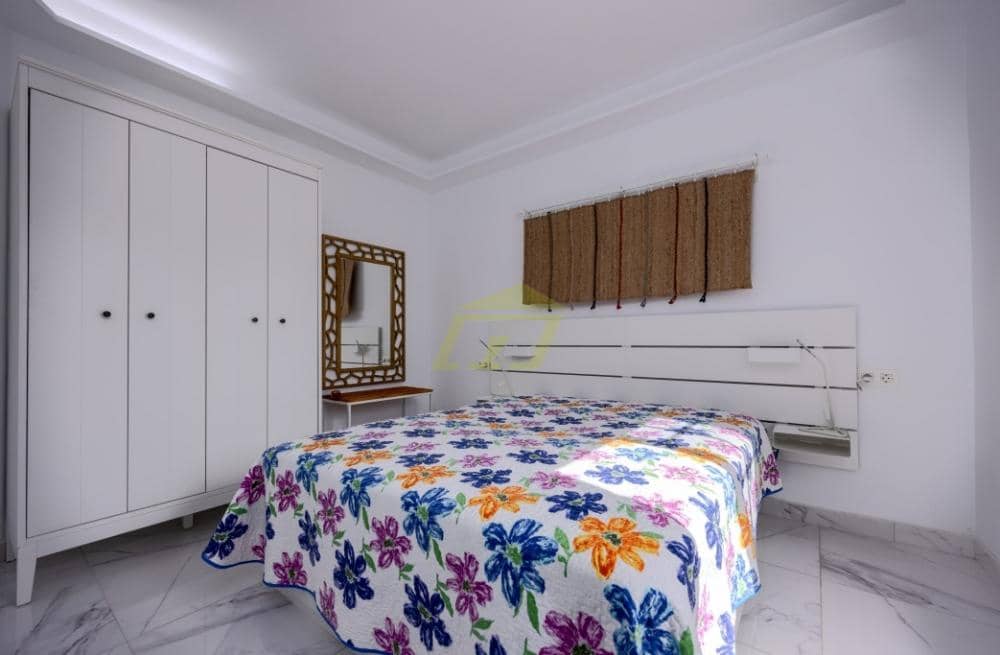 Chalet de 4 habitaciones en Costa Teguise en venta - 570.000 € (Ref: 9458522)