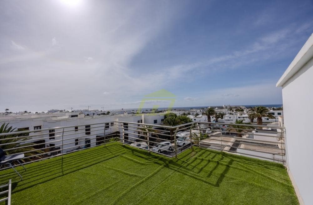 Chalet de 4 habitaciones en Costa Teguise en venta - 570.000 € (Ref: 9458522)