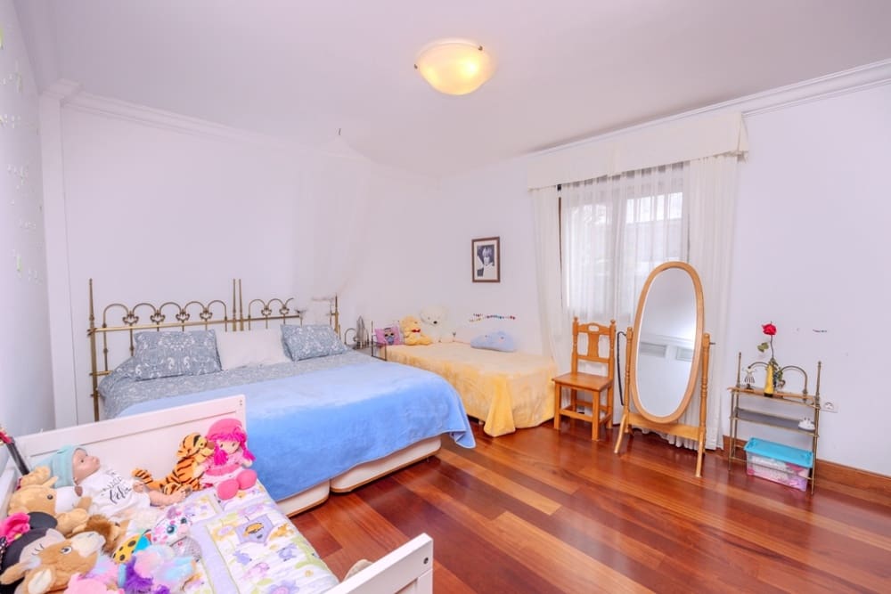 4 bedroom Villa for sale in Macher with pool - € 1,050,000 (Ref: 9458524)