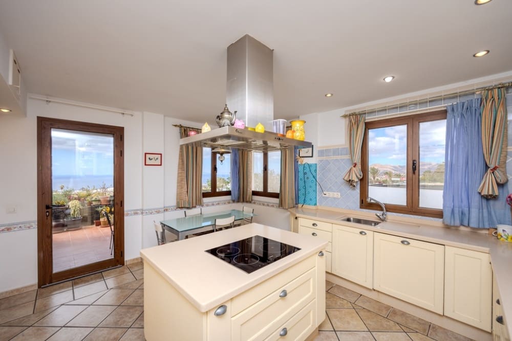 4 bedroom Villa for sale in Macher with pool - € 1,050,000 (Ref: 9458524)