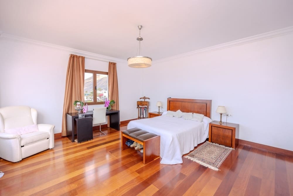 4 bedroom Villa for sale in Macher with pool - € 1,050,000 (Ref: 9458524)