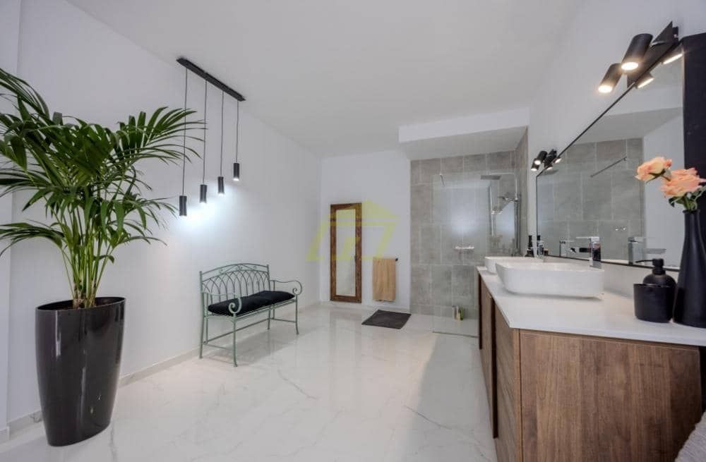 3 slaapkamer Villa te koop in Tabayesco met zwembad - € 650.000 (Ref: 9458526)