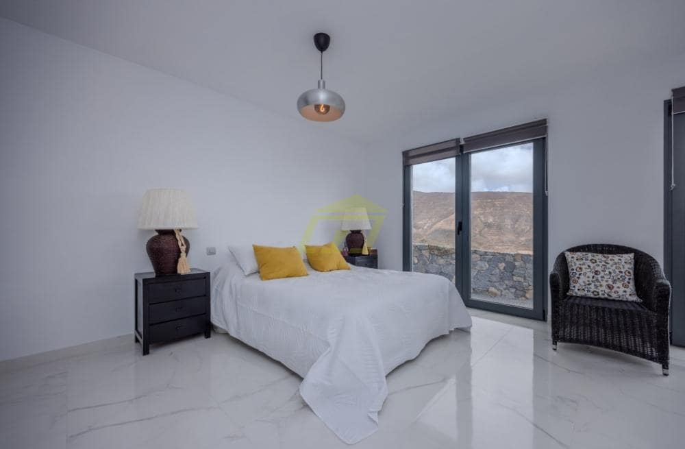 3 slaapkamer Villa te koop in Tabayesco met zwembad - € 650.000 (Ref: 9458526)