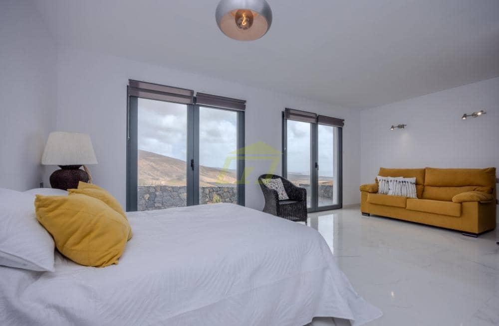 3 slaapkamer Villa te koop in Tabayesco met zwembad - € 650.000 (Ref: 9458526)