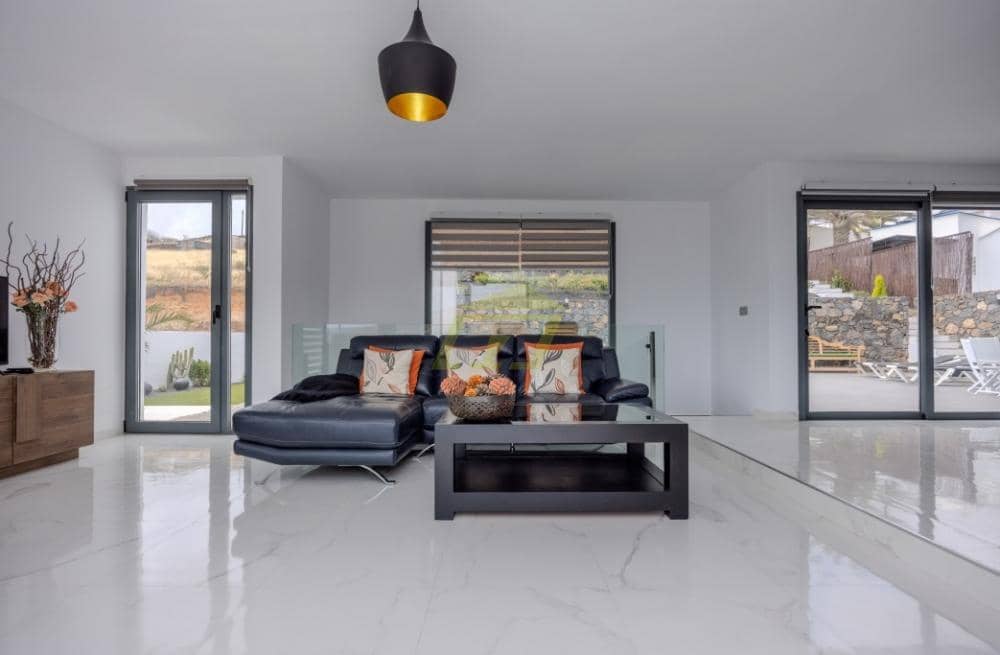 3 slaapkamer Villa te koop in Tabayesco met zwembad - € 650.000 (Ref: 9458526)