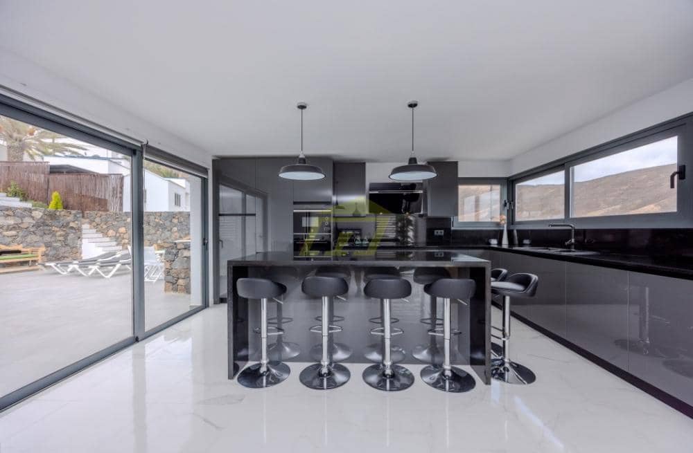 3 slaapkamer Villa te koop in Tabayesco met zwembad - € 650.000 (Ref: 9458526)