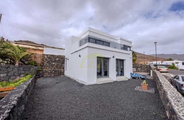 Chalet de 3 habitaciones en Tabayesco, Haría en venta con piscina - 650.000 € (Ref: 9458526)