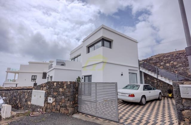 Chalet de 3 habitaciones en Tabayesco, Haría en venta con piscina - 650.000 € (Ref: 9458526)