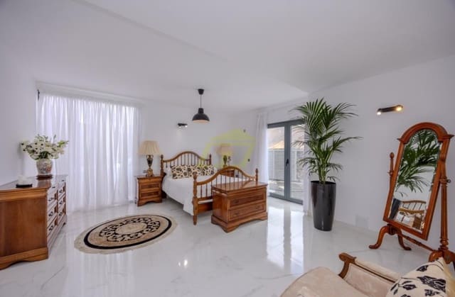 Chalet de 3 habitaciones en Tabayesco, Haría en venta con piscina - 650.000 € (Ref: 9458526)