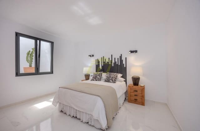 Chalet de 3 habitaciones en Tabayesco, Haría en venta con piscina - 650.000 € (Ref: 9458526)