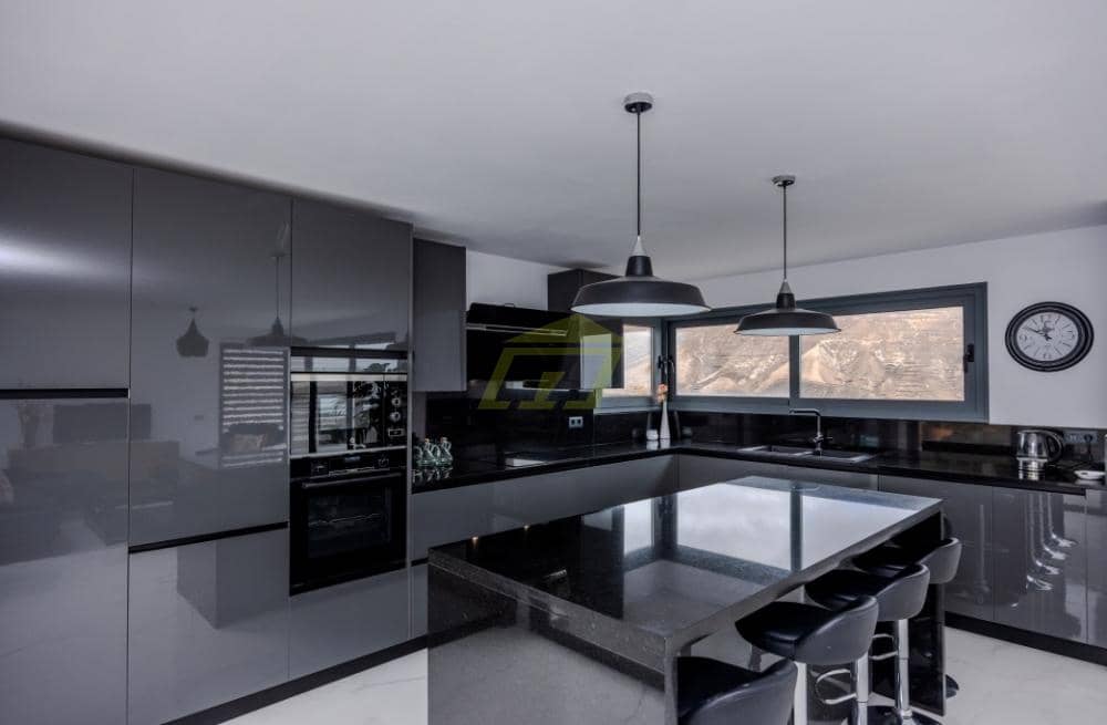 3 slaapkamer Villa te koop in Tabayesco met zwembad - € 650.000 (Ref: 9458526)