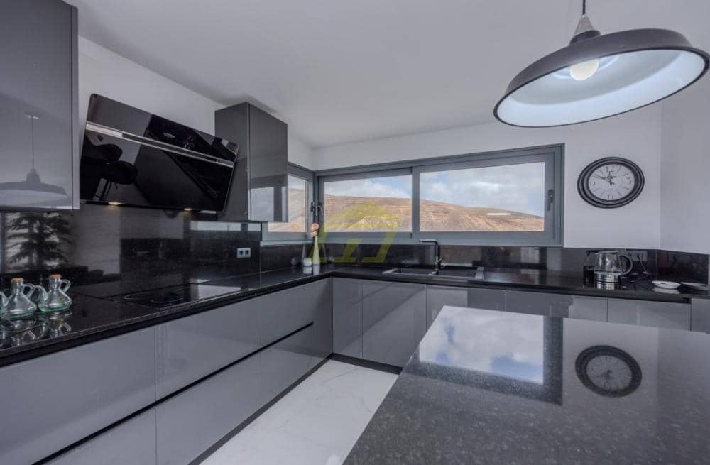 3 slaapkamer Villa te koop in Tabayesco met zwembad - € 650.000 (Ref: 9458526)