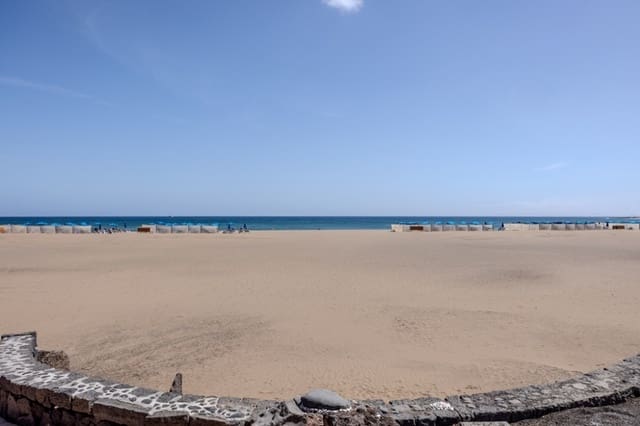 Kommersiell til salgs i Puerto del Carmen, Tías - € 195 000 (Ref: 9458527)