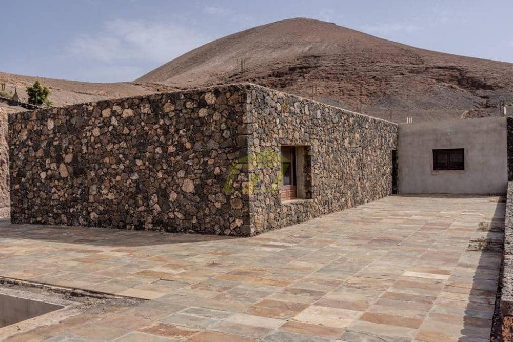 3 sovrum Villa till salu i Uga med pool - 359 000 € (Ref: 9458528)