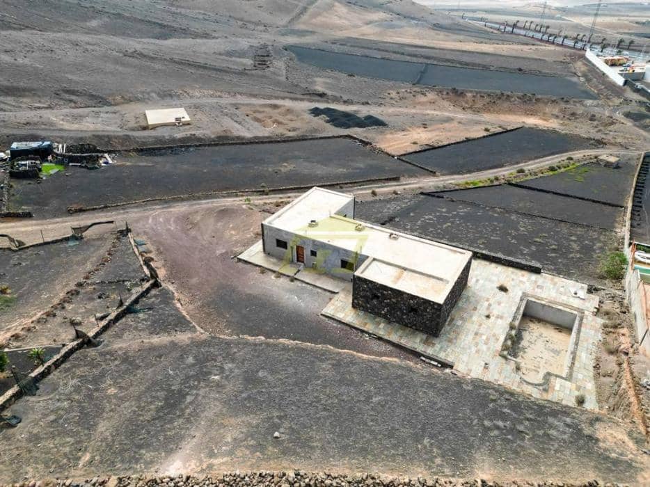 3 sovrum Villa till salu i Uga med pool - 359 000 € (Ref: 9458528)