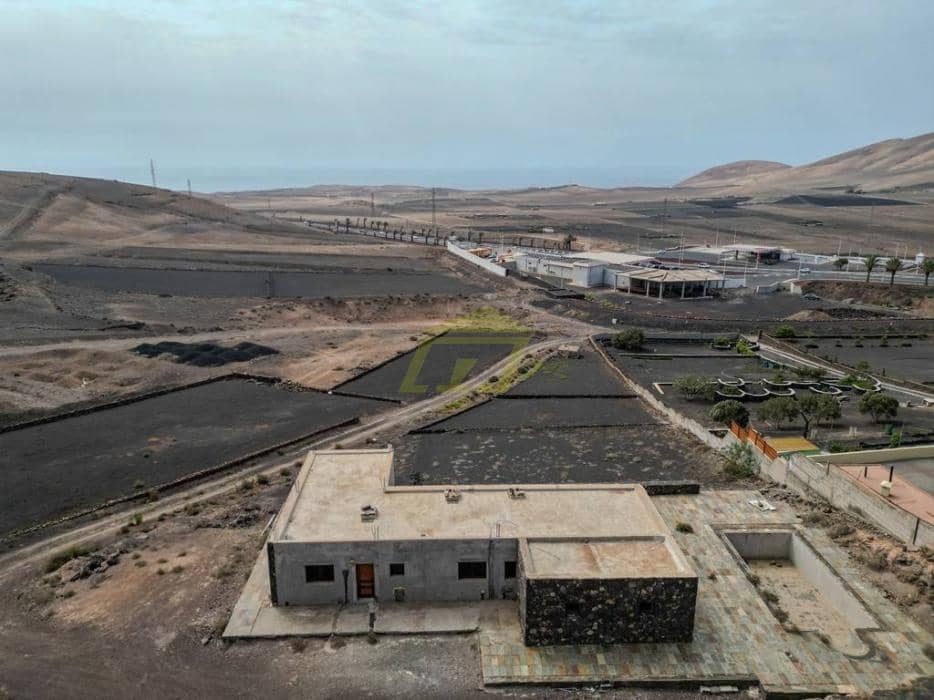 3 sovrum Villa till salu i Uga med pool - 359 000 € (Ref: 9458528)