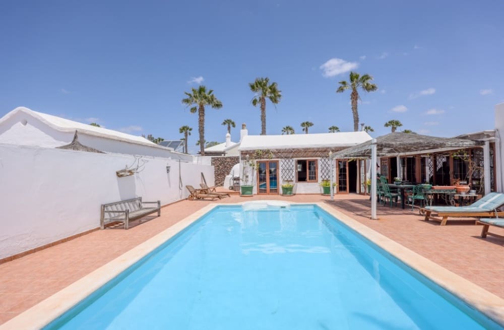 Chalet de 3 habitaciones en Los Mojones en venta con piscina - 785.000 € (Ref: 9458531)