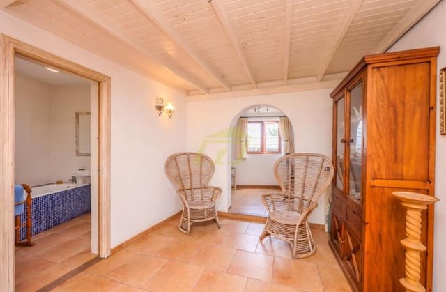 3 bedroom Villa for sale in Los Mojones, Tías with pool - € 785,000 (Ref: 9458531)