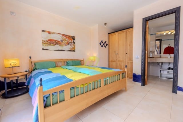 Apartamento de 4 habitaciones en Punta Mujeres, Haría en venta - 630.000 € (Ref: 9461033)