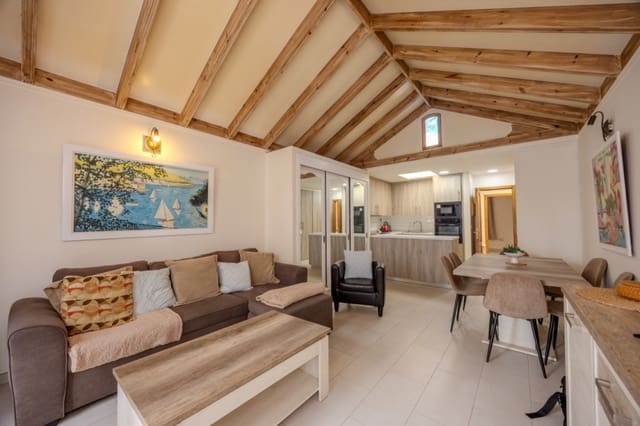 1 bedroom Apartment for sale in Costa Teguise, Teguise with pool - € 195,000 (Ref: 9465133)