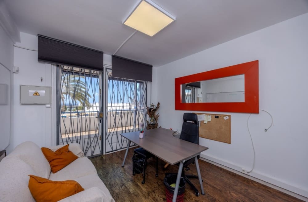 Commercieel te koop in Costa Teguise - € 340.000 (Ref: 9468077)