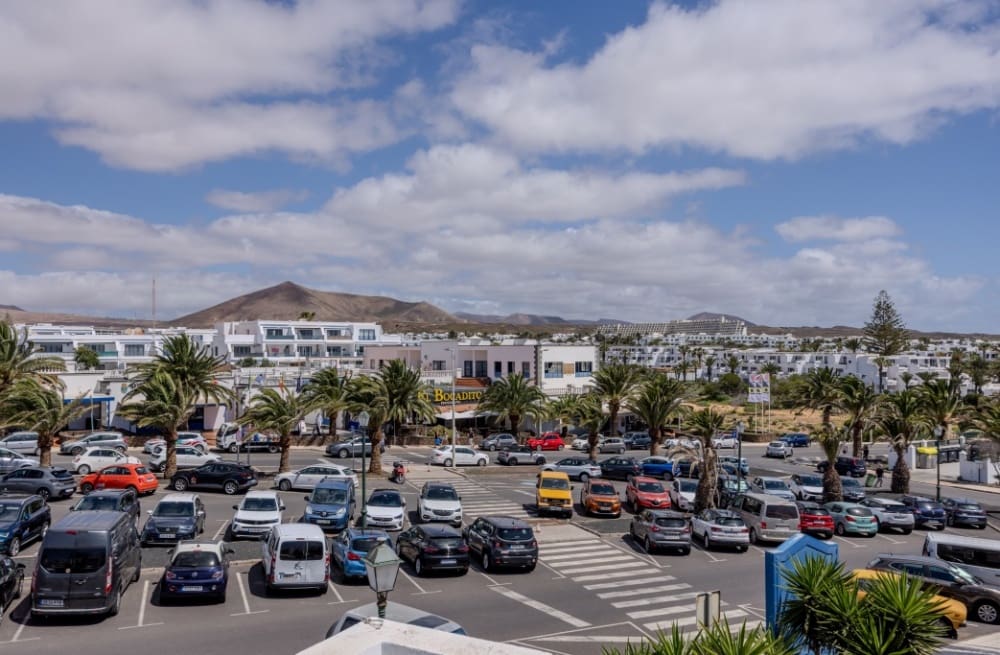 Commercieel te koop in Costa Teguise - € 340.000 (Ref: 9468077)