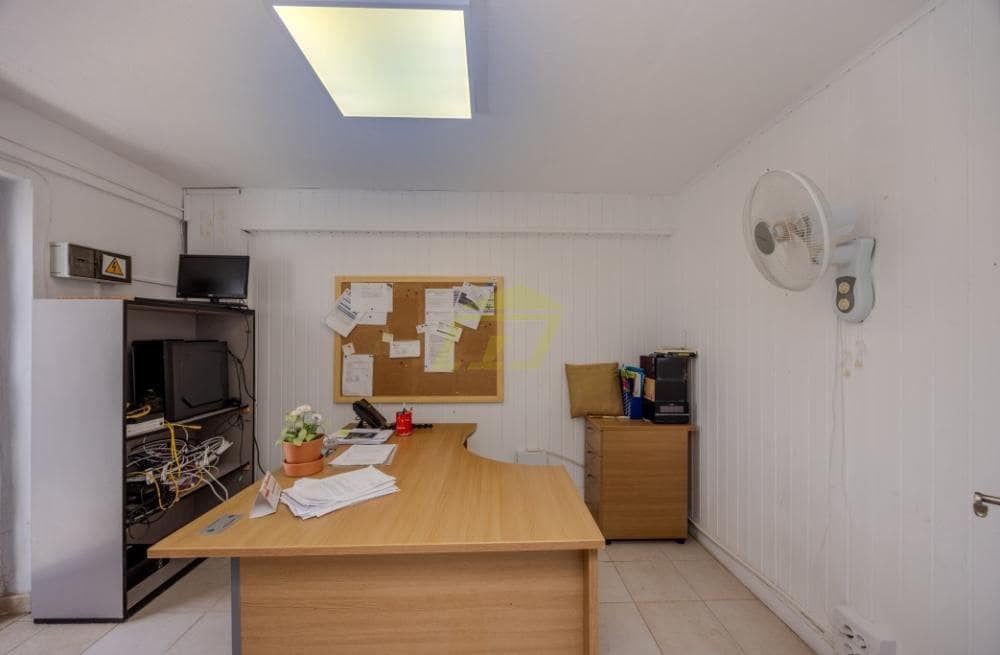 Local Comercial en Costa Teguise en venta - 340.000 € (Ref: 9468077)