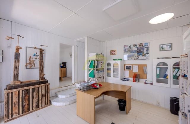 Comercial para venda em Costa Teguise, Teguise - 340 000 € (Ref: 9468077)