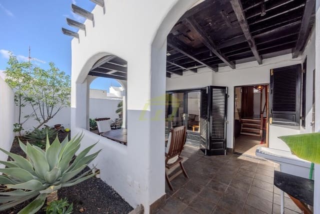 Chalet de 3 habitaciones en Costa Teguise, Teguise en venta con piscina - 375.000 € (Ref: 9470268)