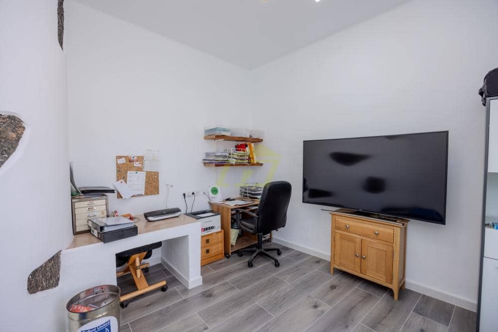 Chalet de 4 habitaciones en Puerto Calero en venta con piscina - 1.495.000 € (Ref: 9473740)