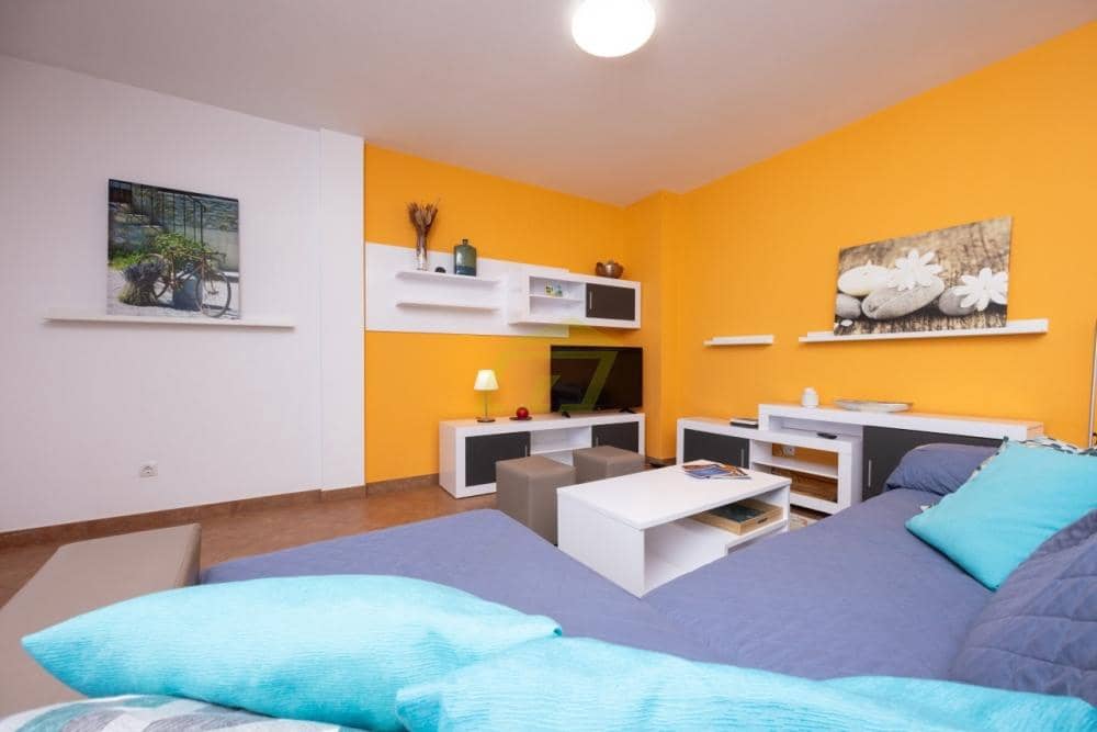 2 bedroom Apartment for sale in Arrecife - € 380,000 (Ref: 9480914)