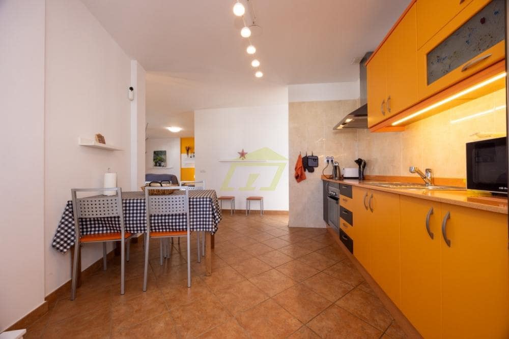 2 bedroom Apartment for sale in Arrecife - € 380,000 (Ref: 9480914)