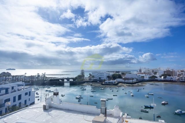 Apartamento de 2 habitaciones en Arrecife en venta - 380.000 € (Ref: 9480914)