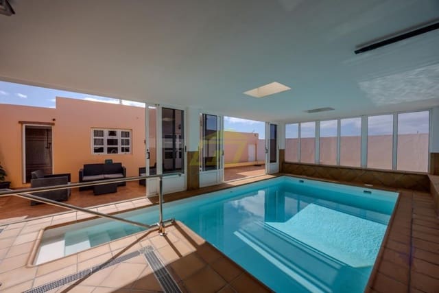 4 sovrum Villa till salu i Tías med pool - 680 000 € (Ref: 9481760)