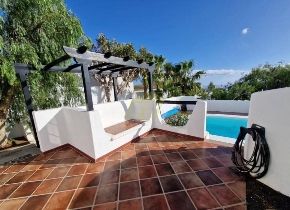 3 bedroom Villa for sale in Nazaret with pool - € 595,000 (Ref: 9483415)