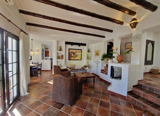 3 soveværelse Villa til salg i Nazaret, Teguise med swimmingpool - € 595.000 (Ref: 9483415)