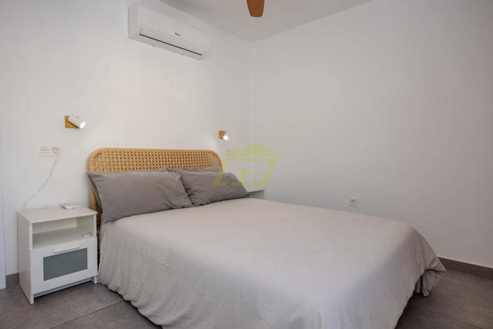 1 bedroom Apartment for sale in Puerto del Carmen with pool - € 230,000 (Ref: 9491054)