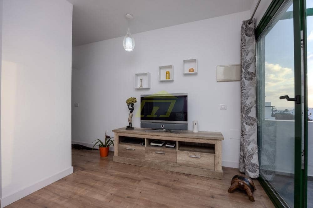 1 bedroom Apartment for sale in Puerto del Carmen with pool - € 230,000 (Ref: 9494245)