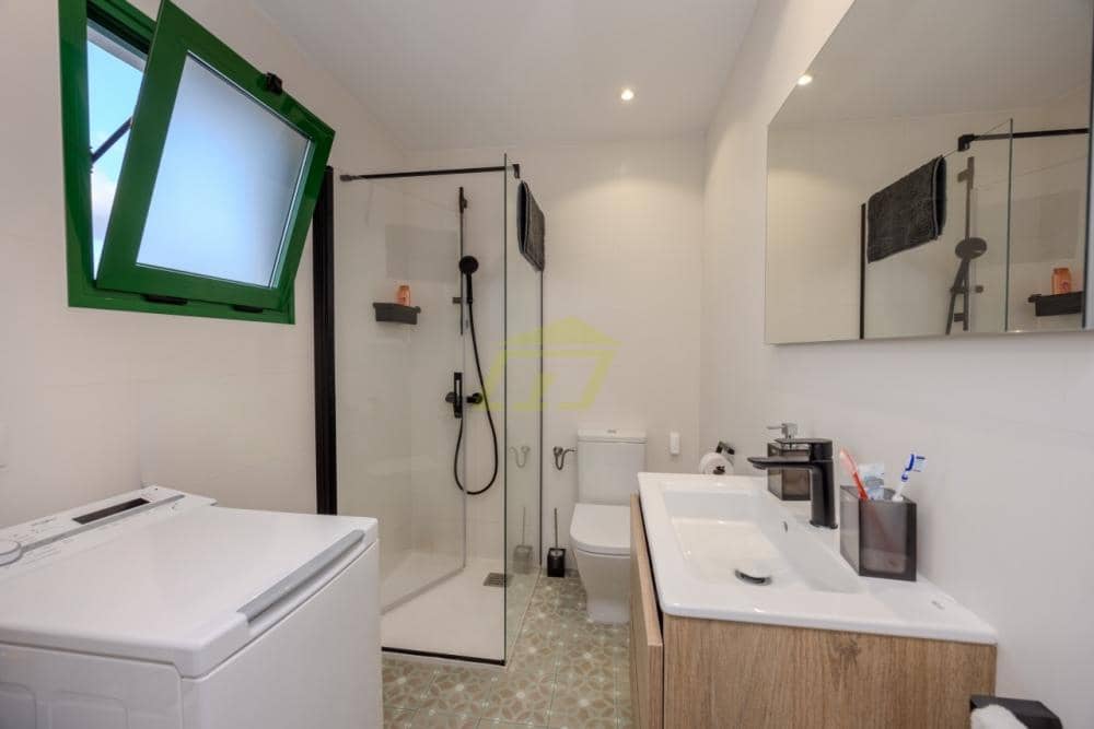 1 bedroom Apartment for sale in Puerto del Carmen with pool - € 230,000 (Ref: 9494245)