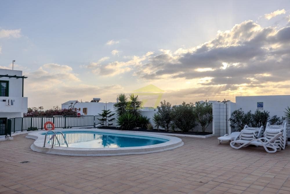 1 bedroom Apartment for sale in Puerto del Carmen with pool - € 230,000 (Ref: 9494245)