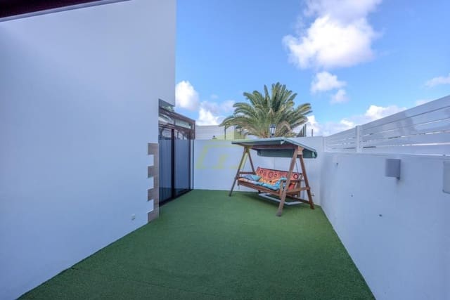 4 bedroom Villa for sale in Playa Honda, San Bartolomé with pool - € 522,000 (Ref: 9496788)