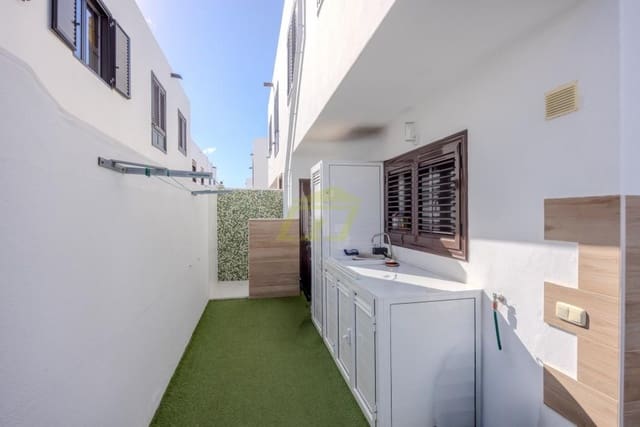 4 bedroom Villa for sale in Playa Honda, San Bartolomé with pool - € 522,000 (Ref: 9496788)