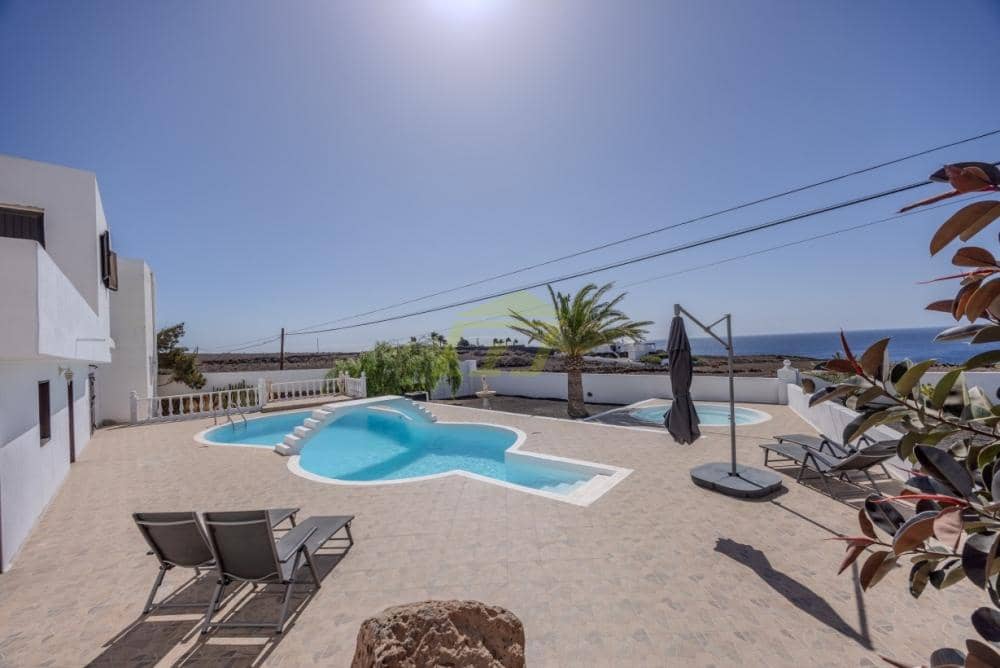 4 bedroom Villa for sale in Macher with pool - € 2,200,000 (Ref: 9501809)