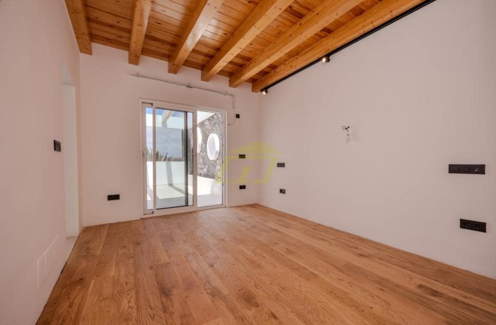 6 bedroom Villa for sale in Tahiche with pool - € 2,100,000 (Ref: 9503792)