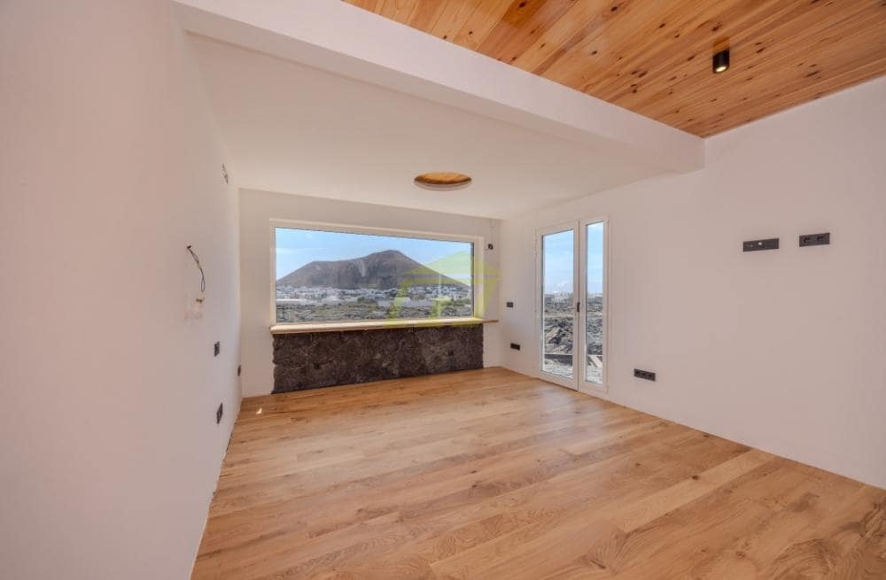 6 bedroom Villa for sale in Tahiche with pool - € 2,100,000 (Ref: 9503792)