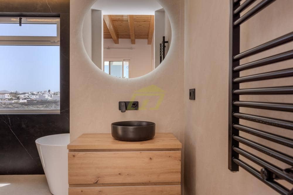 6 bedroom Villa for sale in Tahiche with pool - € 2,100,000 (Ref: 9503792)