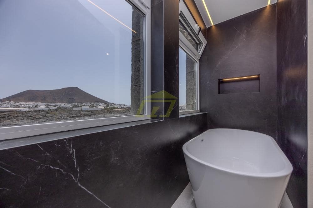 6 bedroom Villa for sale in Tahiche with pool - € 2,100,000 (Ref: 9503792)