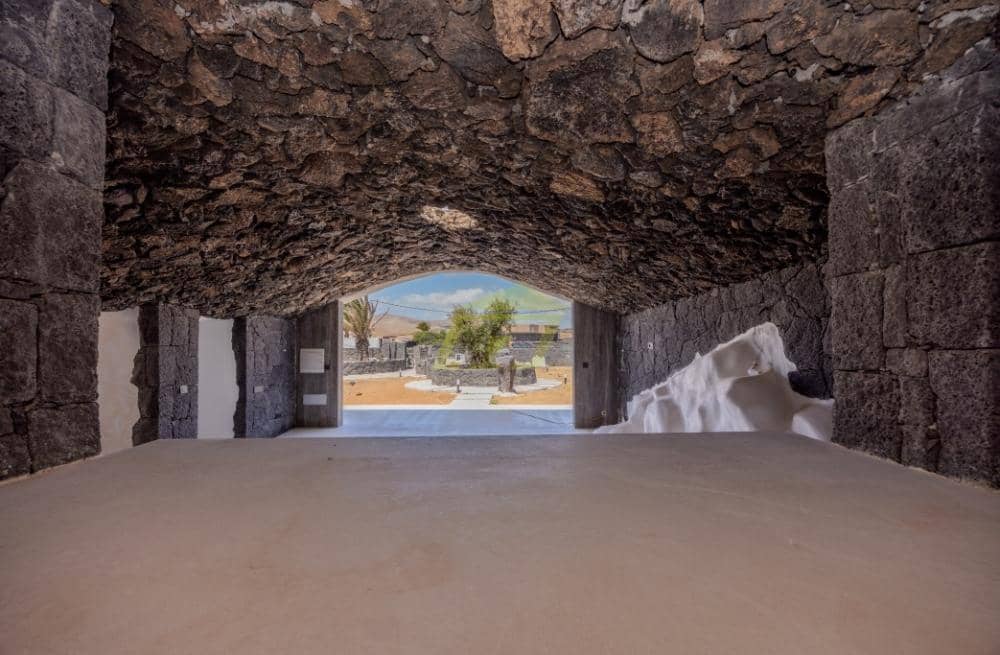 6 bedroom Villa for sale in Tahiche with pool - € 2,100,000 (Ref: 9503792)