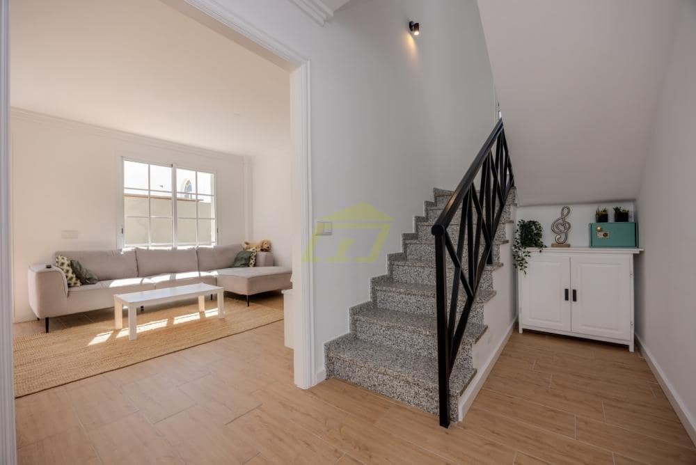 4 soveværelse Villa til salg i Puerto del Carmen - € 565.000 (Ref: 9503793)