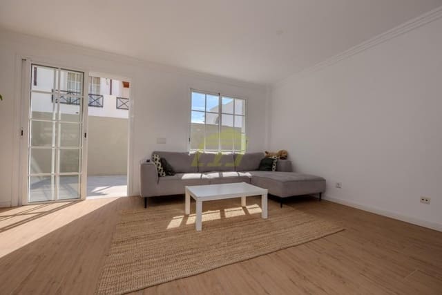 4 soveværelse Villa til salg i Puerto del Carmen, Tías - € 565.000 (Ref: 9503793)